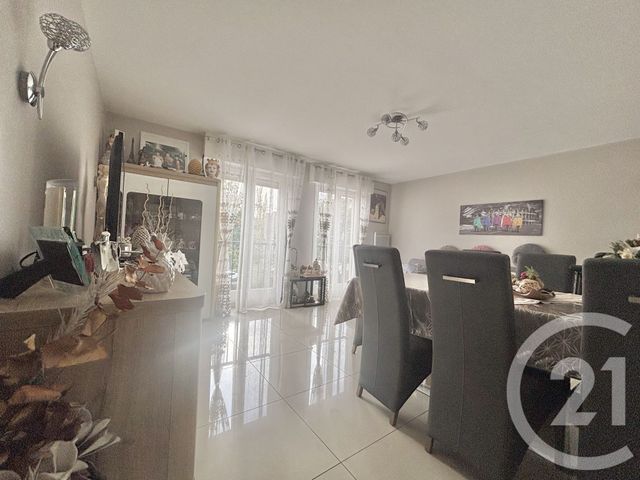 Appartement F3 à vendre - 3 pièces - 71.7 m2 - THIAIS - 94 - ILE-DE-FRANCE - Century 21 L'Athégienne