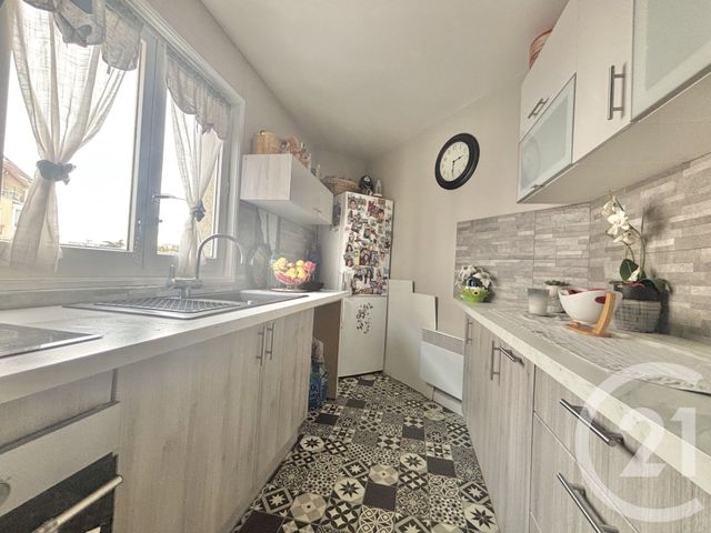 Appartement F3 à vendre - 3 pièces - 71.7 m2 - THIAIS - 94 - ILE-DE-FRANCE - Century 21 L'Athégienne