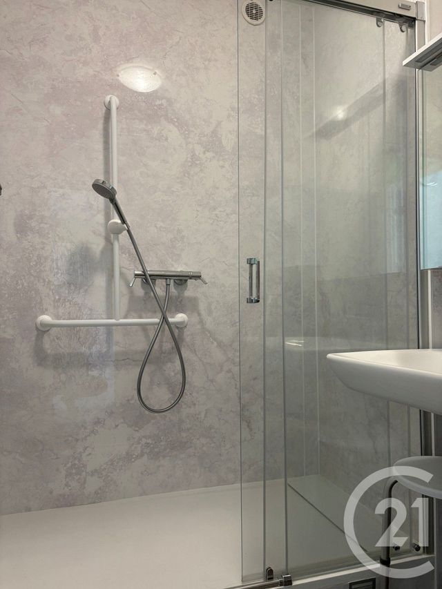 Appartement F2 à vendre - 2 pièces - 30.41 m2 - PARAY VIEILLE POSTE - 91 - ILE-DE-FRANCE - Century 21 L'Athégienne