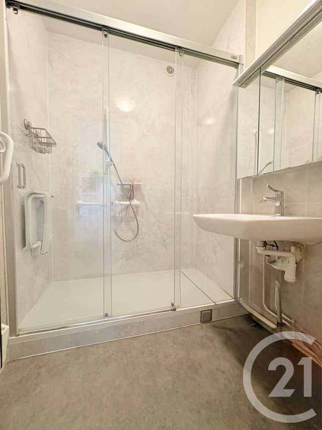 Appartement F2 à vendre - 2 pièces - 30.41 m2 - PARAY VIEILLE POSTE - 91 - ILE-DE-FRANCE - Century 21 L'Athégienne