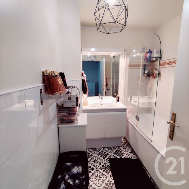 Appartement à vendre - 2 pièces - 42.5 m2 - VIRY CHATILLON - 91 - ILE-DE-FRANCE - Century 21 L'Athégienne