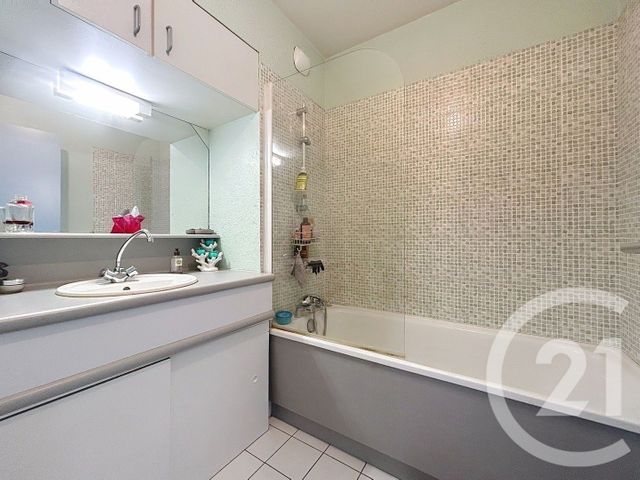 Appartement F2 à vendre - 2 pièces - 46.0 m2 - VIRY CHATILLON - 91 - ILE-DE-FRANCE - Century 21 L'Athégienne