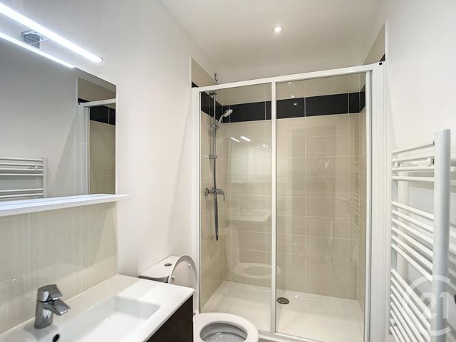 Appartement F2 à louer - 2 pièces - 40.82 m2 - VILLENEUVE LE ROI - 94 - ILE-DE-FRANCE - Century 21 L'Athégienne